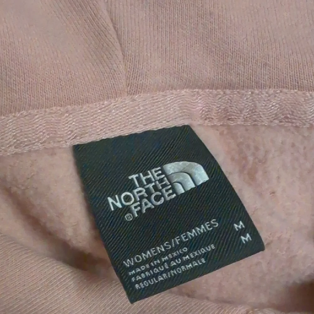 The North Face Women’s Box NSE Pullover Hoodie Size M Used Excellent MSRP $60 - Picture 3 of 4